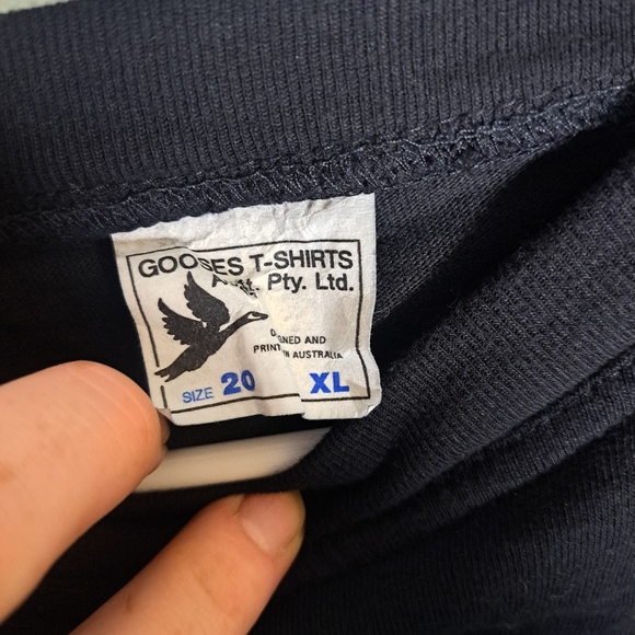 Outback Waterhole Black with Animal Graphic Extra Large Tee - Picture 4 of 5